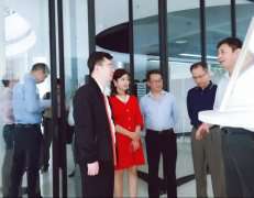 广东省工业和信息化局莅临华亿体育-华亿(中国)调研制造业创新中心建设情况 